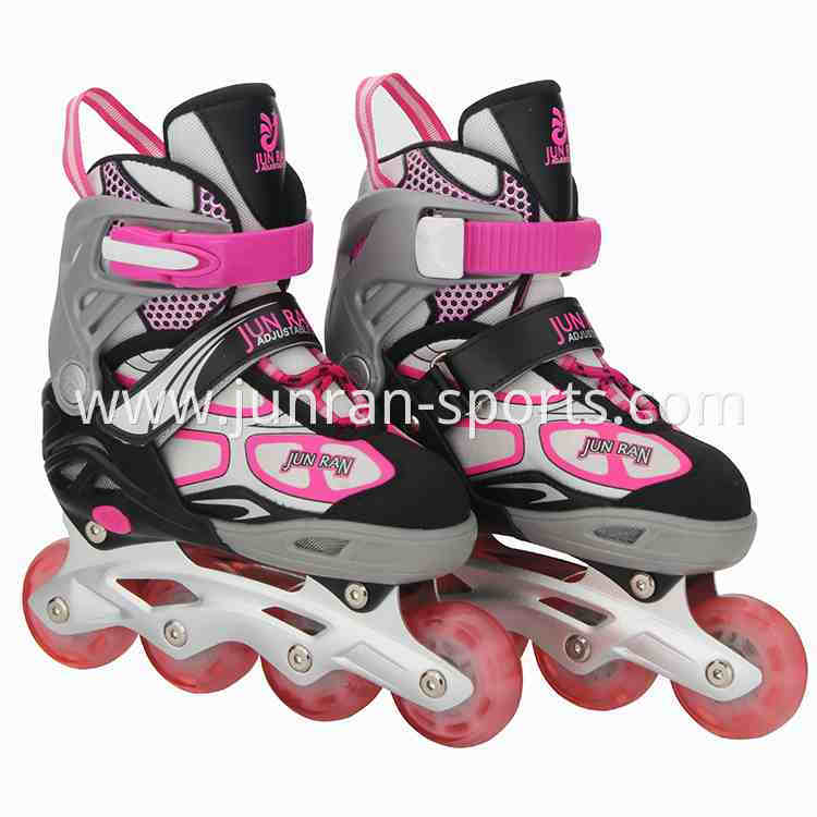 Adjustable roller skating shoes